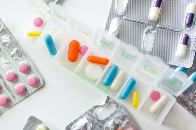 Cinco consejos clave para identificar medicamentos falsos o adulterados